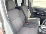 運転席まわりには十分なスペースがあり、大柄な方でもゆったり運転していただける環境です。