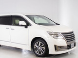 ★展示前点検実施★特殊な機材も用いて、前車点検を実施しております!