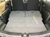 トランクルーム!リアシートは片方ずつ倒せます。乗車員数や積む荷物に応じてアレンジが可能ですので多彩に使えてとても便利です。