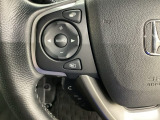 ステアリングスイッチがついていますので、オーディオのチャンネル変更、ボリューム、ジャンル変更が操作可能です。ハンドルから手を離さず安全に操作できます。