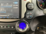 オートエアコンがついてますので、簡単操作で快適に過ごせます。リア熱線のスイッチの中に、雪道に対応したサイドミラーヒーターも入っています。