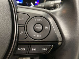 前方の車との車間を設定し、スピードを上げたり緩めたりを自動で行ってくれる追尾式の「レーダークルーズ」。上級装備の一つです!高級車にしかつかない嬉しい機能です。