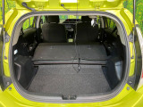 普段のお買い物や通勤、送迎等に十分な荷室スペースを確保しております。セカンドシートを倒すと、大きな荷物の積載も可能です♪