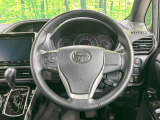【純正革巻きステアリング】上質な革を使用することで、手にしっかり馴染みとても運転しやすいハンドルです♪