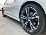 BMW純正アルミホイールです。納車時にはアルミホイールコーティングも承っております!是非ご検討下さいませ。