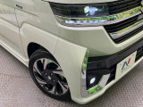 【LEDヘッドライト】悪天候や夜間走行時も良好な視界を確保し安心して運転できる高輝度LEDヘッドライトを装備!点灯速度が早く、消費電力も抑えられています。