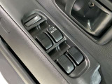 当社の車両には『安心して車選びをしていただくために』お支払い総額を表示しております。税金、自賠責保険料、登録費用、リサイクル料金が含まれており、県内登録及び届出で店頭納車の場合になります。