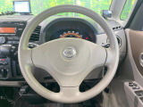 インテリアに合わせたデザインのステアリングは、運転される方のことも考え、運転しやすい形状、大きさです。是非一度、実際に触ってお確かめください。