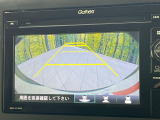 【バックカメラ】駐車時に後方がリアルタイム映像で確認できます。大型商業施設や立体駐車場での駐車時や、夜間のバック時に大活躍!運転スキルに関わらず、今や必須となった装備のひとつです!