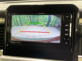 【バックカメラ】駐車時に後方がリアルタイム映像で確認できます。大型商業施設や立体駐車場での駐車時や、夜間のバック時に大活躍!運転スキルに関わらず、今や必須となった装備のひとつです!