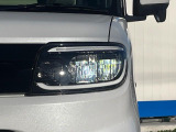 【LEDヘッドライト】悪天候や夜間走行時も良好な視界を確保し安心して運転できる高輝度LEDヘッドライトを装備!点灯速度が早く、消費電力も抑えられています。