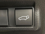 【パワーバックドア】スマートキーや運転席のボタンを押すだけでリアゲートが自動で開閉します!荷物を持っている時や、高い位置にあるバックドアを閉める際に便利な機能です♪