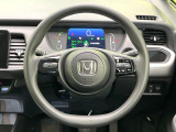 インテリアに合わせたデザインのステアリングは、運転される方のことも考え、運転しやすい形状、大きさです。是非一度、実際に触ってお確かめください。