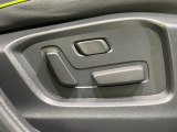 【メモリー機能付きパワーシート】ドライバーごとに設定したシート位置を記憶して、ボタン一つで切り替えできる便利な機能!運転する方が複数名いらっしゃるご家庭におすすめです♪