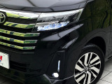 【LEDヘッドライト】悪天候や夜間走行時も良好な視界を確保し安心して運転できる高輝度LEDヘッドライトを装備!点灯速度が早く、消費電力も抑えられています。
