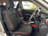 運転席の画像です。充分なスペースがあり、ゆったりした状態で運転していただけます♪