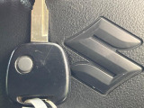 【キーレス】少し離れた場所からでもボタン一つでドアの開錠・施錠ができるのでとっても便利!ドアの鍵穴周りに傷をつけることもありません♪