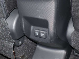 車内には充電機も付いております。