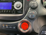【オートエアコン】一度お好みの温度に設定すれば、車内の温度を検知し風量や温度を自動で調整。暑い…寒い…と何度もスイッチ操作をする必要はありません。快適な車内空間には必須の機能ですね♪