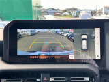 【パノラミックビューモニター】クルマを真上から見下ろした視点で駐車をサポートします!クルマの斜め後ろや真横など、いち早く障害物に気が付くことができます。
