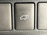 【パワーバックドア】スマートキーや運転席のボタンを押すだけでリアゲートが自動で開閉します!荷物を持っている時や、高い位置にあるバックドアを閉める際に便利な機能です♪