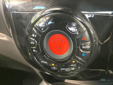 【オートエアコン】一度お好みの温度に設定すれば、車内の温度を検知し風量や温度を自動で調整。暑い…寒い…と何度もスイッチ操作をする必要はありません。快適な車内空間には必須の機能ですね♪