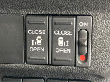 【両側パワースライドドア】スマートキーや運転席のスイッチで後席両側スライドドアの開閉が可能♪電動だから力を入れてドアを開ける必要が無く、小さなお子様でも簡単に開け閉めでき快適です♪