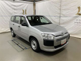 広々とした車内空間に優れた燃費性能。更にデザインも上質で人気のお車です!