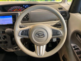 インテリアに合わせたデザインのステアリングは、運転される方のことも考え、運転しやすい形状、大きさです。是非一度、実際に触ってお確かめください。
