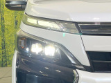 【LEDヘッドライト】悪天候や夜間走行時も良好な視界を確保し安心して運転できる高輝度LEDヘッドライトを装備!点灯速度が早く、消費電力も抑えられています。