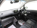 ダイハツのお店では、ダイハツ車を知り尽くしたプロフェッショナルが、専用の診断機器を使って各システムを点検しております。