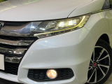 【LEDヘッドライト】悪天候や夜間走行時も良好な視界を確保し安心して運転できる高輝度LEDヘッドライトを装備!点灯速度が早く、消費電力も抑えられています。