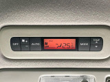 【リアオートエアコン】広い後部座席には必須の機能!風量や温度を自動で調整し前席と同様な車内環境にしてくれるリアオートエアコンを装備。夏の暑さも冬の寒さもストレスなく快適にお過ごしいただけます♪