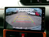 バックモニター付きですので、日常の駐車はもちろん、人や障害物などを映像で確認できるので安心です!(補助装置になりますので、目視でもご確認ください)