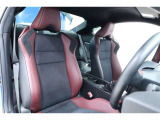 ヘッドレストにさりげなく「STi」のロゴ入り☆