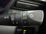 【オートライト】車外の明るさに応じて、自動的にライトの点灯・消灯をしてくれます。