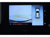 車を上から見たような視点のパノラミックビューモニター。後方の死角だけでなく左右や前方の障害物の発見もしやすくなります!