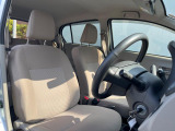 運転席シート廻りは使用感も少なく、良好な状態となっています。前オーナー様が丁寧に使っていたことがよくわかりますね。