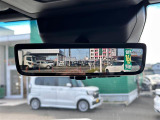 【デジタルインナーミラー(トヨタ)】車両後方カメラの映像をルームミラーに映すことが出来ます。 そのため、後席に人や荷物があって後方が見えづらい場合でもしっかり視界を確保することが出来ます。