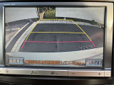【バックモニター】バックカメラが装着されています。車庫入れが苦手な方もこれがあれば安心ですね