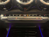 メモリー付きパワーシートが装備されている車両はシートの位置・ドアミラーの角度・ハンドルの位置を3名まで記憶出来ます。