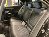 メルセデス・ベンツの定める厳しい基準をクリアしたお車のみをご案内させて頂きます。納車前整備はメーカー規定に基づき当店3Fの指定工場で入念に行なわれます。熟練のメカニックがお客様のお車を整備致します。