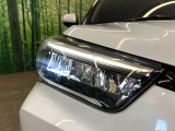 【LEDヘッドライト】悪天候や夜間走行時も良好な視界を確保し安心して運転できる高輝度LEDヘッドライトを装備!点灯速度が早く、消費電力も抑えられています。