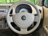 インテリアに合わせたデザインのステアリングは、運転される方のことも考え、運転しやすい形状、大きさです。是非一度、実際に触ってお確かめください。