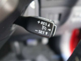 高速道路などで一定速度のクルージングに便利なクルーズコントロール。