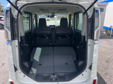 普段のお買い物や通勤、送迎等に十分な荷室スペースを確保しております。セカンドシートを倒すと、大きな荷物の積載も可能です♪