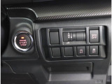 ボタンでエンジン始動が可能な、プッシュスタート機能搭載!もしもの時の、盗難警報装置イモビライザーも同時に装備されております! キーレスのボタン、もしくは、ドアハンドルのスイッチセンサーで開閉可能です!