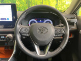 【純正革巻きステアリング】上質な革を使用することで、手にしっかり馴染みとても運転しやすいハンドルです♪
