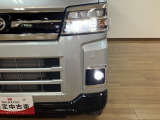 【LEDヘッドライト・LEDフォグ】LEDヘッドライト・フォグランプで視界を明るく照らしてくれるので、夜間走行の安心感を一層高めます♪LEDの明るい光が霧の発生や悪天候時に視界確保をサポートします!
