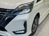 【LEDヘッドライト】悪天候や夜間走行時も良好な視界を確保し安心して運転できる高輝度LEDヘッドライトを装備!点灯速度が早く、消費電力も抑えられています。
